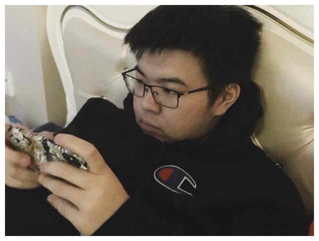 LGD老选手上节目说：韦神出走，其中真相他却从