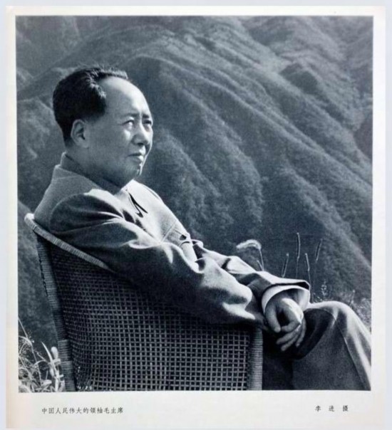 石匠鄒普勳是毛澤東的鄰居，建國後進京求簽名，毛主席送他兩行字