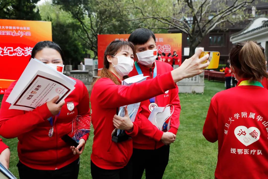 中国慈善家2020年度人物 | 人人需要张文宏