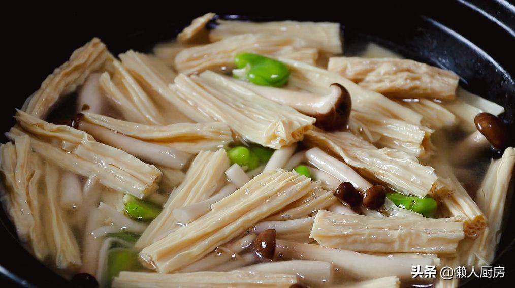 做饭怕麻烦？教你三鲜腐竹的懒人做法，吃起来清爽，没有油腻感