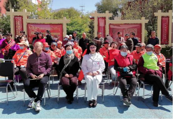 “健康·彩虹行动”医疗服务团救助清泉街社区困难患者
