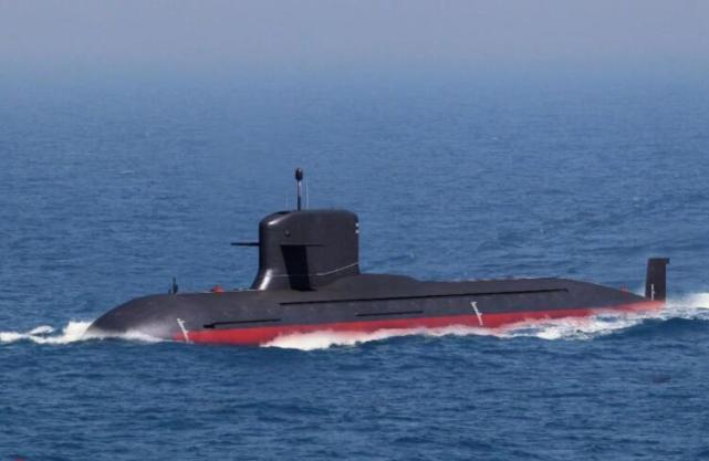 3艘中国核潜艇尾随英国航母，英媒公布追踪细节，还不忘嘲讽一番