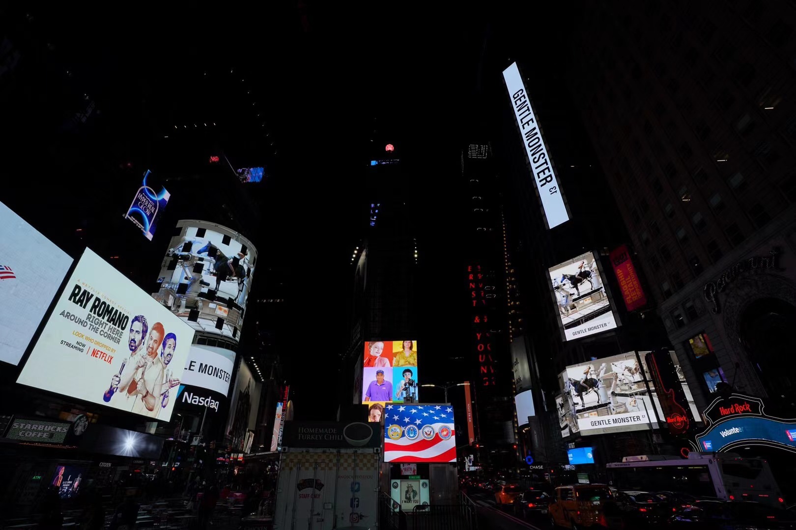 中秋国庆双节同庆 一二传媒邀你上纽约时代广场路透屏纳斯达克大屏