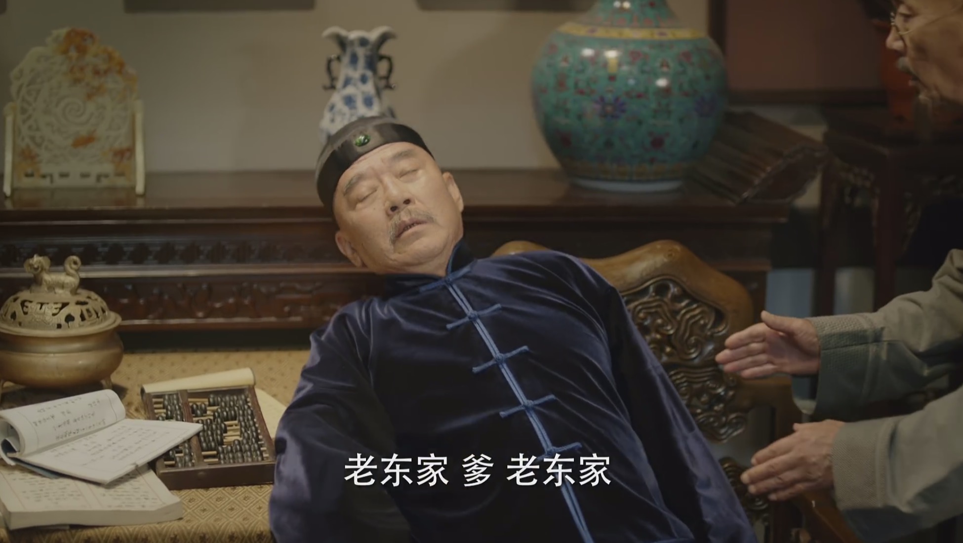 這部劇好評(píng)如潮卻沒(méi)熱度，全靠男主演技支撐，劇情老套是硬傷