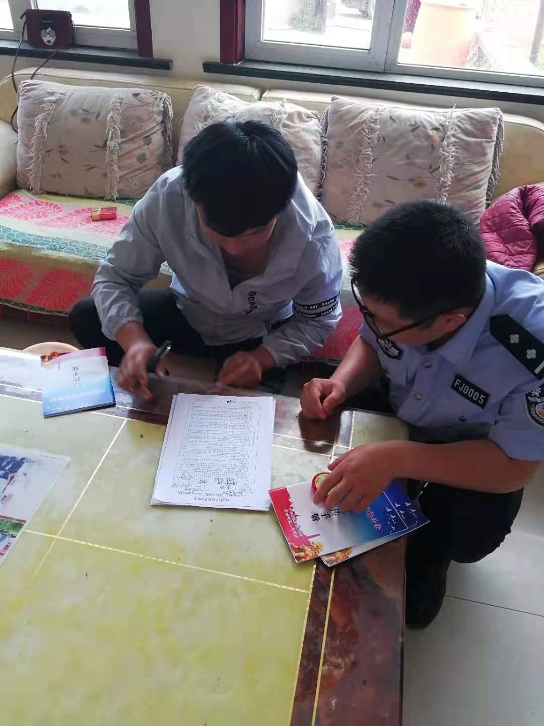 身穿警服肩负重任，奉献青春满腔热忱——靖边县公安局席麻湾派出所冯东冬同志先进事迹材料