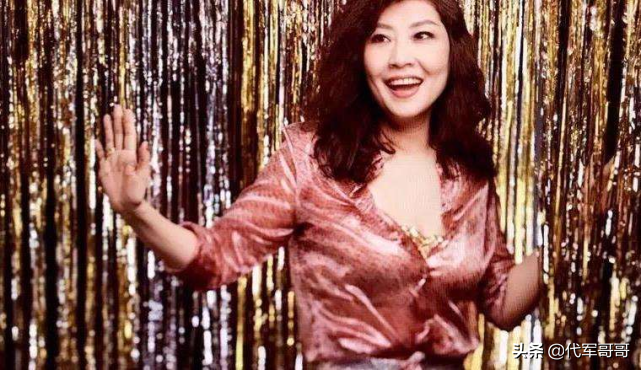 53岁张蔷近照曝光，曾被称为迪斯科女王，如今与