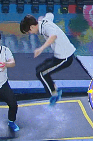 制霸VS小橘，昨天俯卧撑彰显超强男友力！今天变