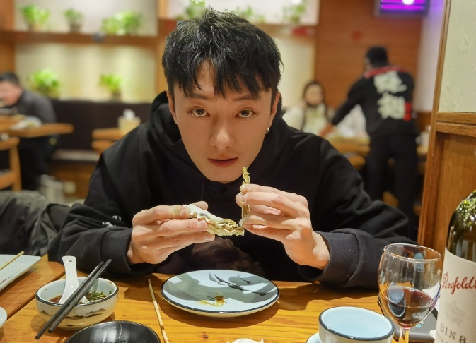 董璇新男友越来越帅气，气质比高云翔要好，和董璇拍情侣片