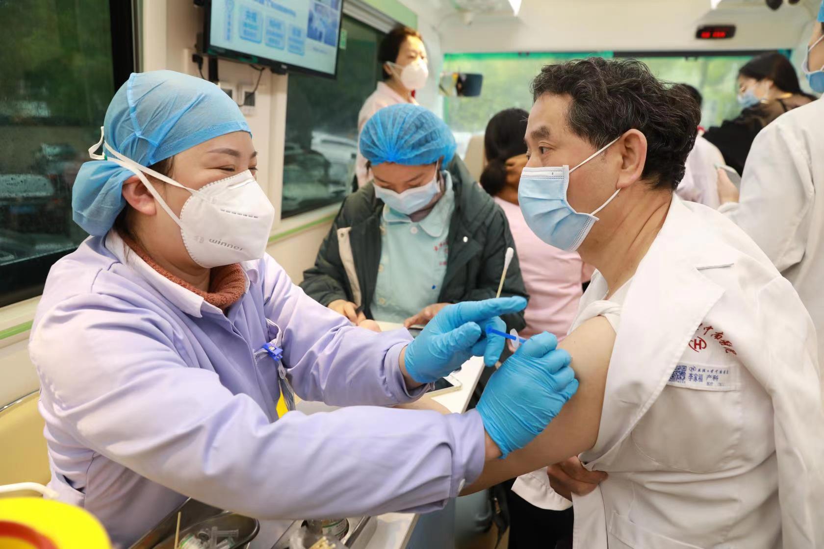 武汉大学中南医院九成医务人员完成新冠疫苗接种