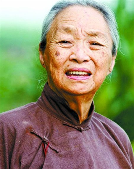 国家一级演员柏青，因病去世千人送别，23岁孙子