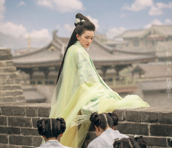 杨幂《斛珠夫人》没杀青，杨紫古代剧就未播先