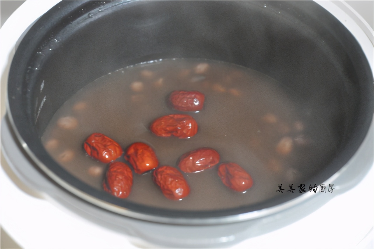 紅豆最過癮的吃法，不做丸子、不捏飯糰，軟嫩咸鮮，比糍粑香