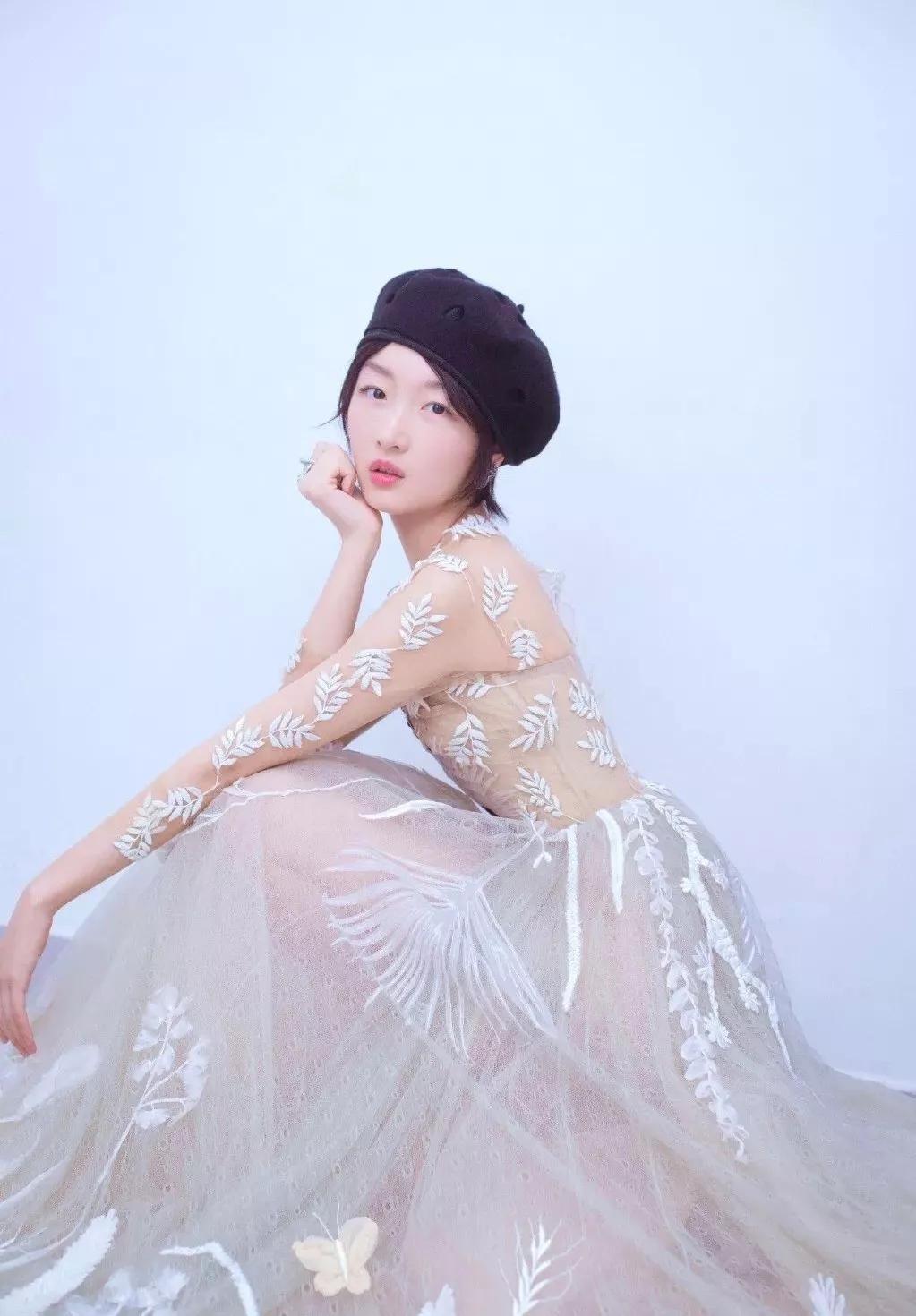 从切·格瓦拉到艾米莉，都爱贝雷帽！法国人却说它不法式不时髦？