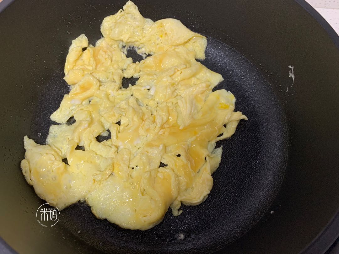 图片[6]-鸡蛋黄瓜虾丸汤做法步骤图低脂营养好清爽又解暑-起舞食谱网