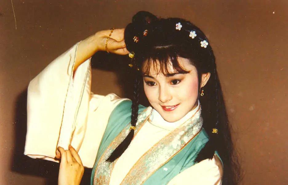 最美警花李赛凤，两段婚姻均失败，遭豪门丈夫