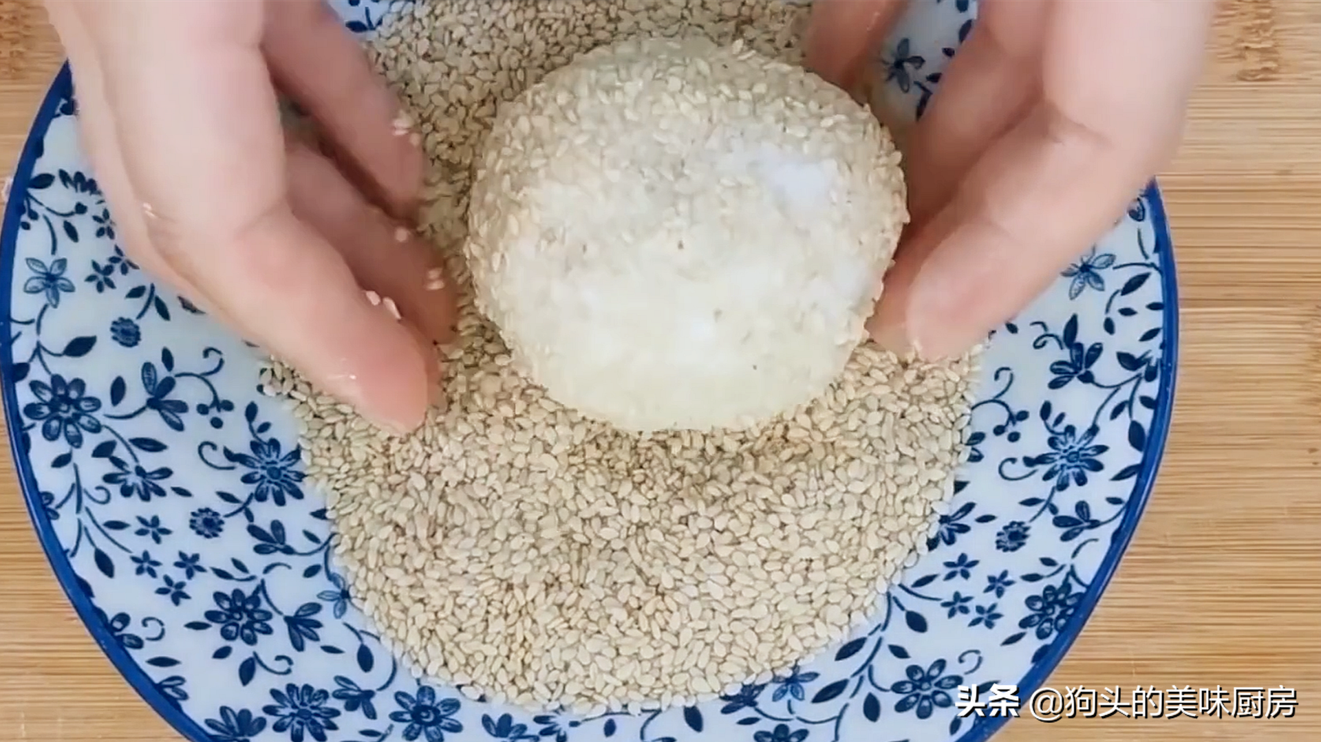 愛吃糯米粉的不要錯過，學會這樣做，外酥裡糯，香甜不粘牙