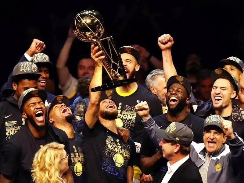 躺平也能赚钱！联盟被买断的5位球星，不打球也有工资拿