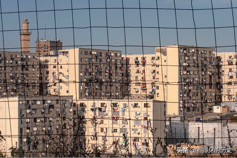 非洲国家的卫星天线锅，蔚为壮观，真的是一景