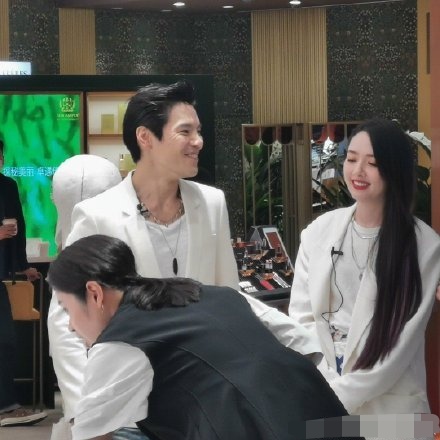 向佐郭碧婷被偶遇，郭碧婷发福好富态，网友：婆家养得太好了