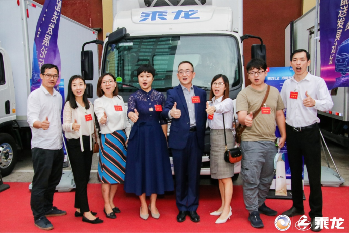 乘龍輕卡 城配先鋒！乘龍L2新能源輕卡上市閃耀羊城