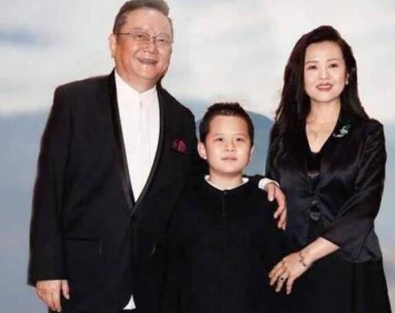 王刚老婆每月花费比李湘还离谱？王刚回应：一