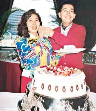 赌王家族又出一明星，25岁的她当主持人太抢眼，