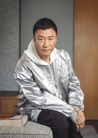 有种“低调”叫孙红雷的微博认证，长达15个字，