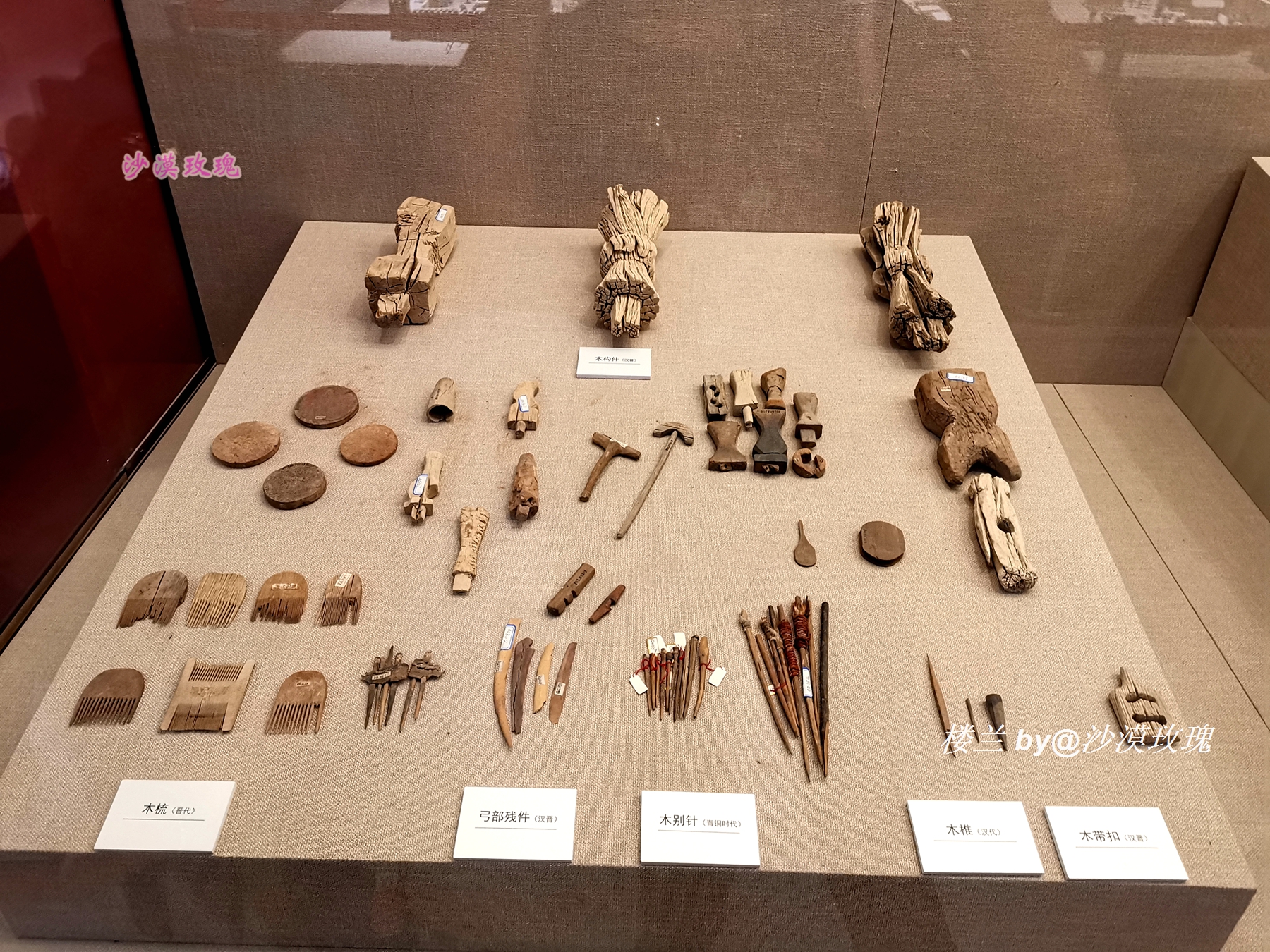 陶片,陶器,玉石,弓箭,衣物,钱币等多种文物,使游客了解古楼兰文化和