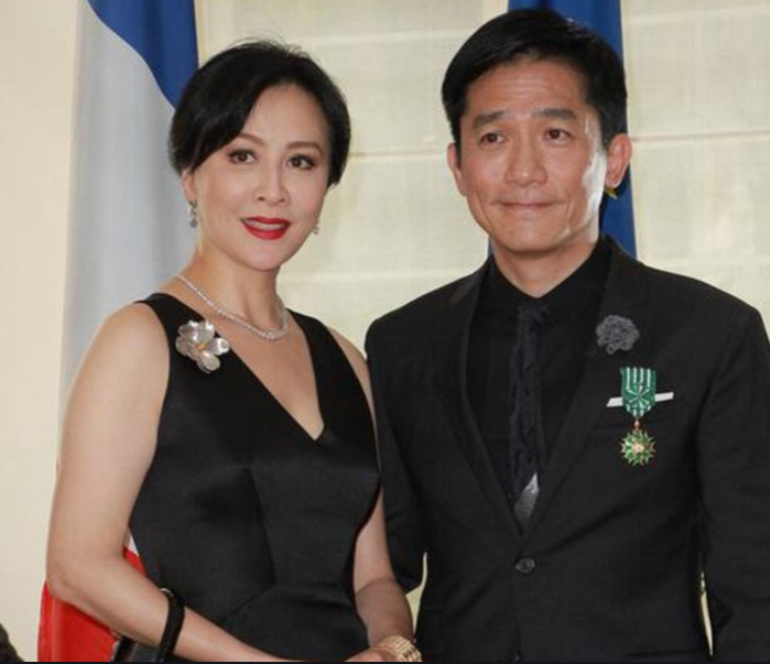 梁朝伟房产被强制拍卖亏损600万，刘嘉玲豪宅宴请贵妇，丝毫不慌