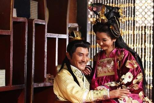 隋文帝为什么能和独孤皇后相处得那么好，几乎只有她一个妻子？