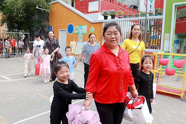 涪陵兴华幼儿园开展“衣份爱心 衣份温暖”爱心活动