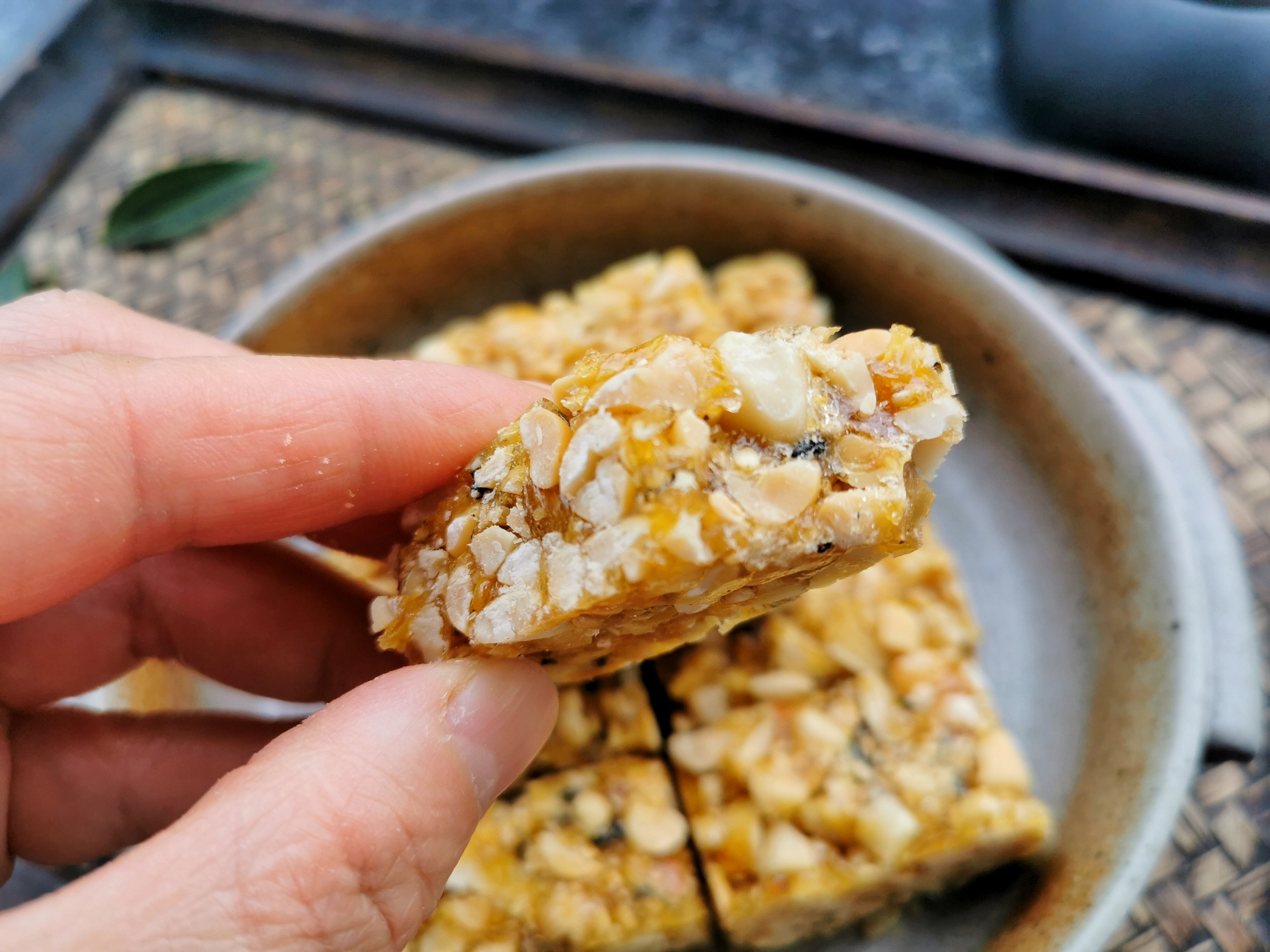 無水無油做花生酥糖，復刻童年美味，學會熬糖漿，酥脆香甜不粘牙