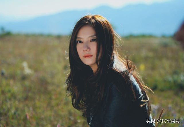 文笔功夫很厉害的女星，伊能静第六，徐静蕾第二，刘若英排第几？