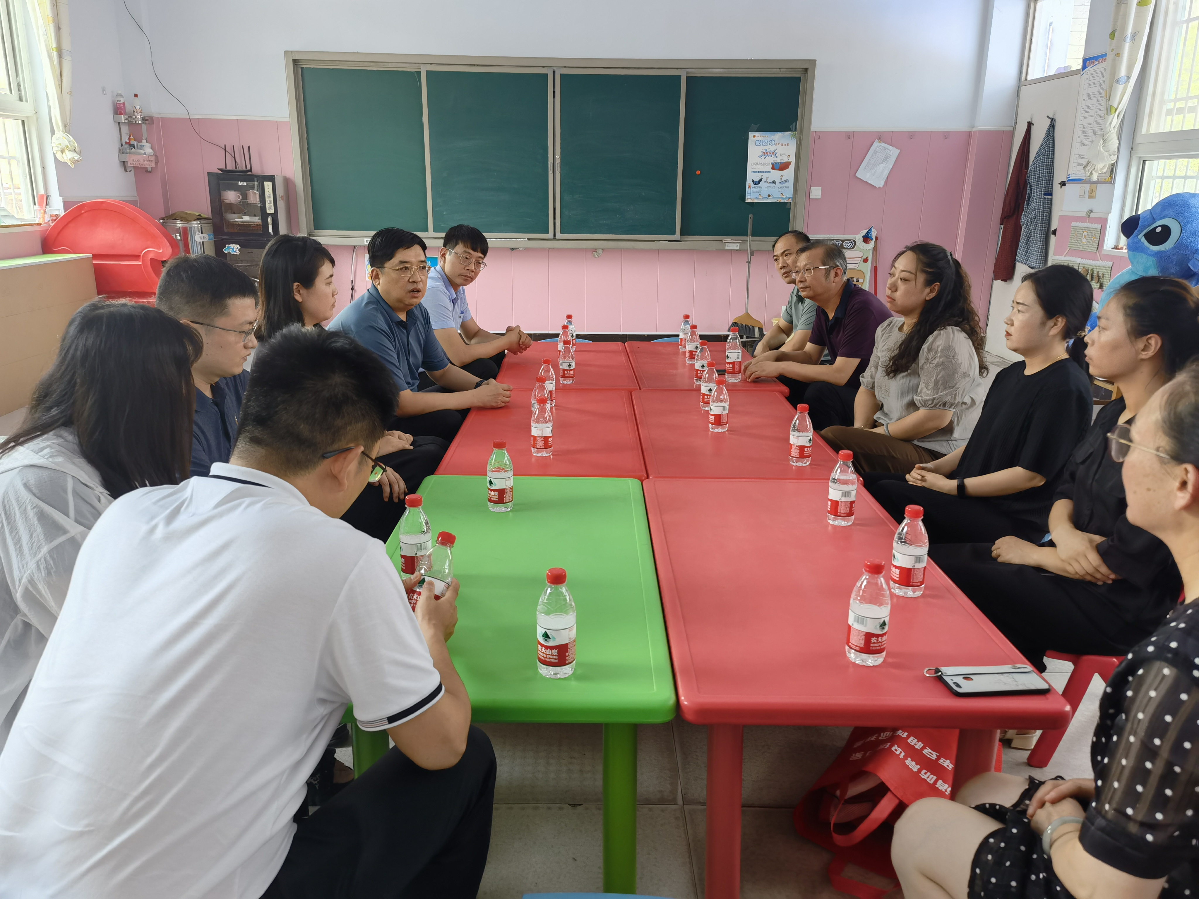 荥阳市京城路街道“捐赠午休床、关爱两小时”爱心行动我先行