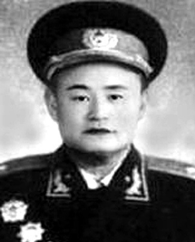 1957年，正在开会的开国少将，居然被自己的警卫