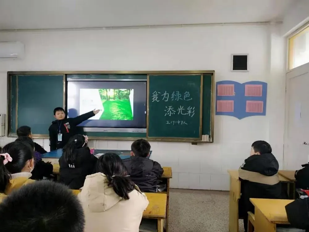 拥抱绿色迎接春天阜师附小通榆路校区开展我为绿色添光彩实践活动