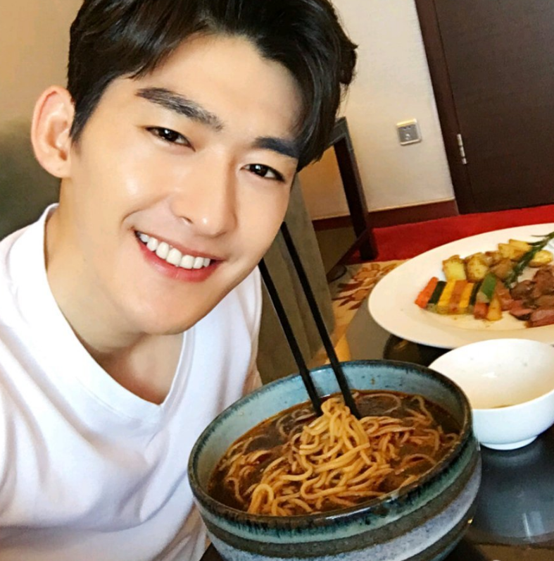 粉丝极力维护，路人缘却“败坏”差不多的郑爽