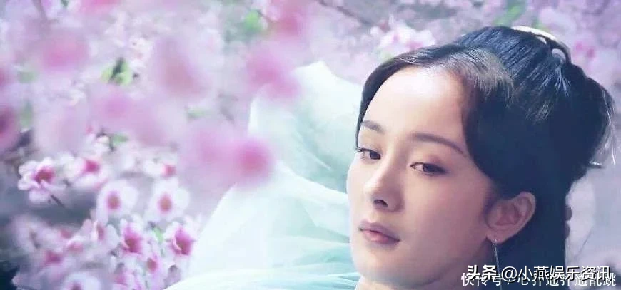 夜华爱着白浅，杨幂饰演的白浅，简直美到了天际，让无数人痴迷