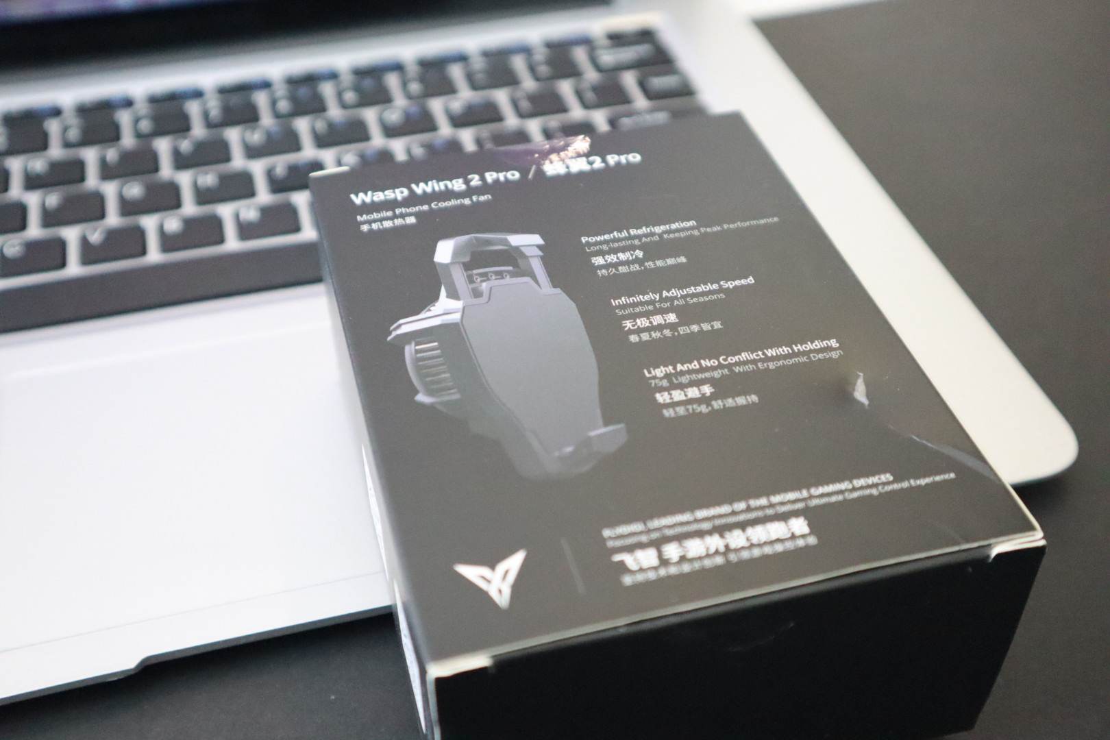 夏天到了别忘了给手机降降温，飞智蜂翼2Pro手机散热器评测