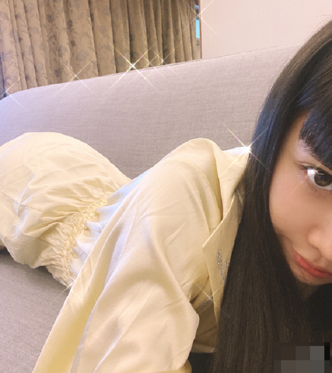 安崎和周扬青合照流出，大家都在关注颜值，我却注意到发型