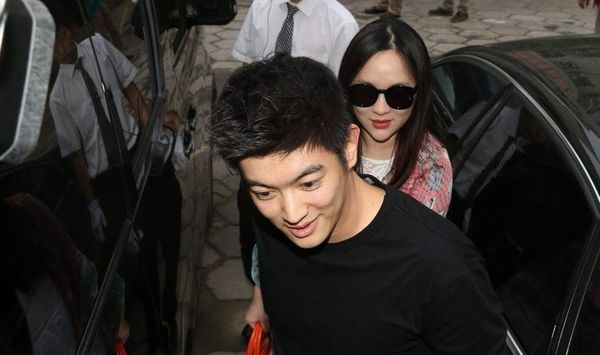 霍思燕晒儿子怼脸视频，嗯哼瘦到脱相双眼皮都消失，差点没认出来