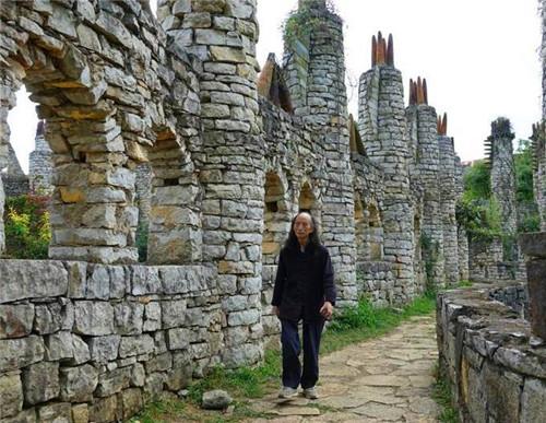 贵州男子为修行，隐居深山20年，本以为清贫，不