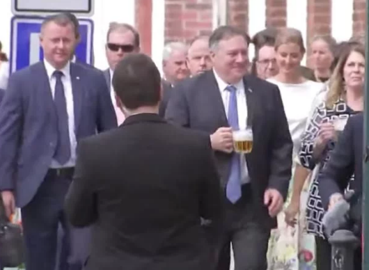 拒绝向美国妥协，无视威胁拒绝蓬佩奥提议，向中俄释放友善信号