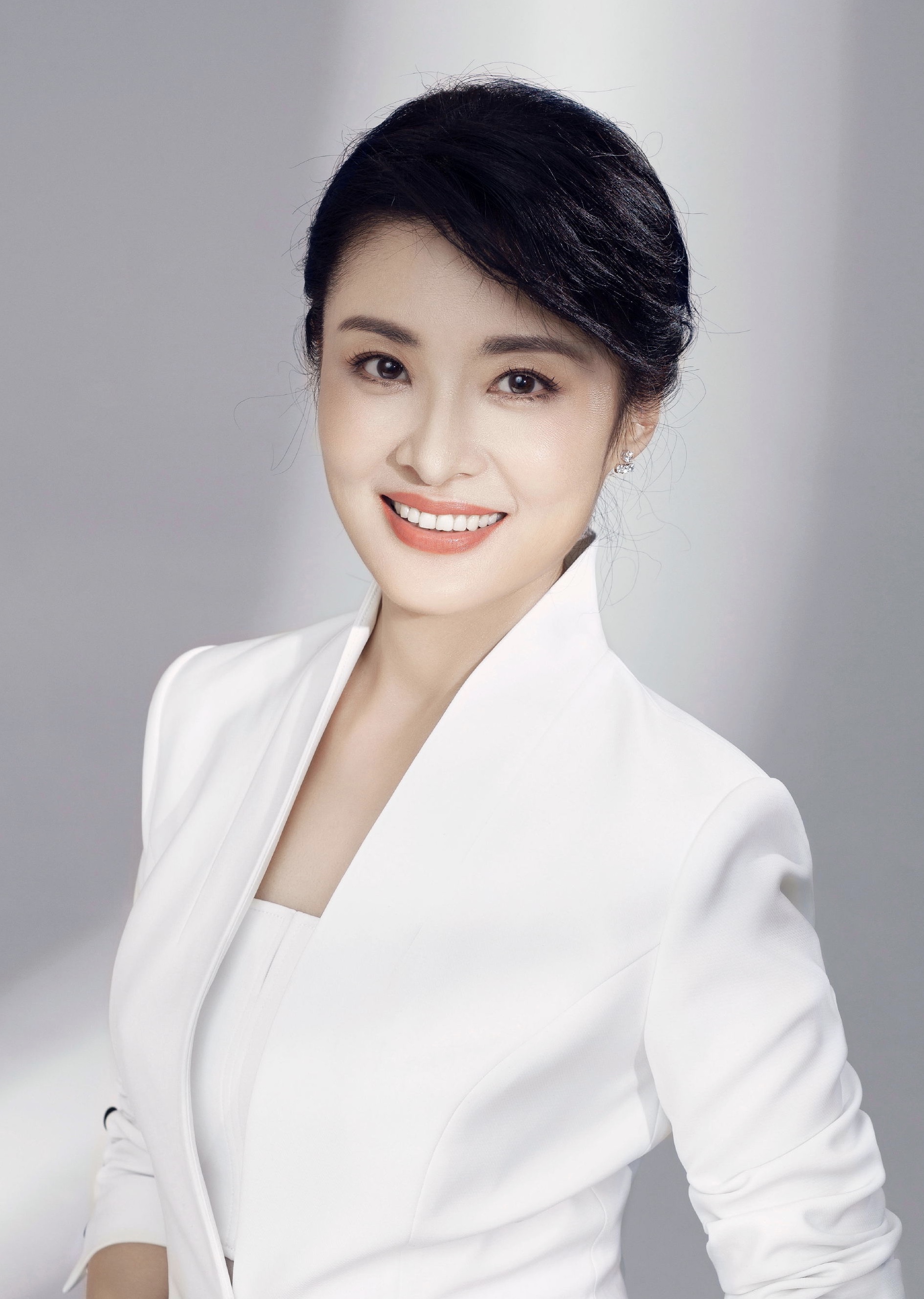 52岁的周涛状态有多好?岁月从不败美人,网友:52岁像25岁