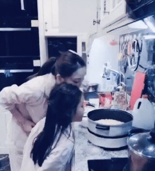 哭喊太惨的甜馨“坑惨”亲妈？李小璐面临新一波“讨伐”冤不冤？