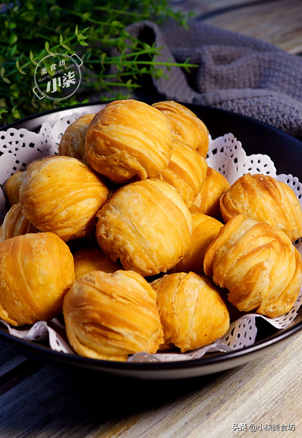 一口酥，做法简单无难度，外酥里软一口一个，越吃越香，太解馋了