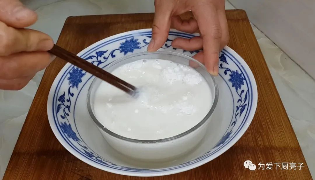 1斤麵粉，2袋酸奶，鍋裡一炸，個個焦脆又香甜，咬一口滿嘴直爆漿