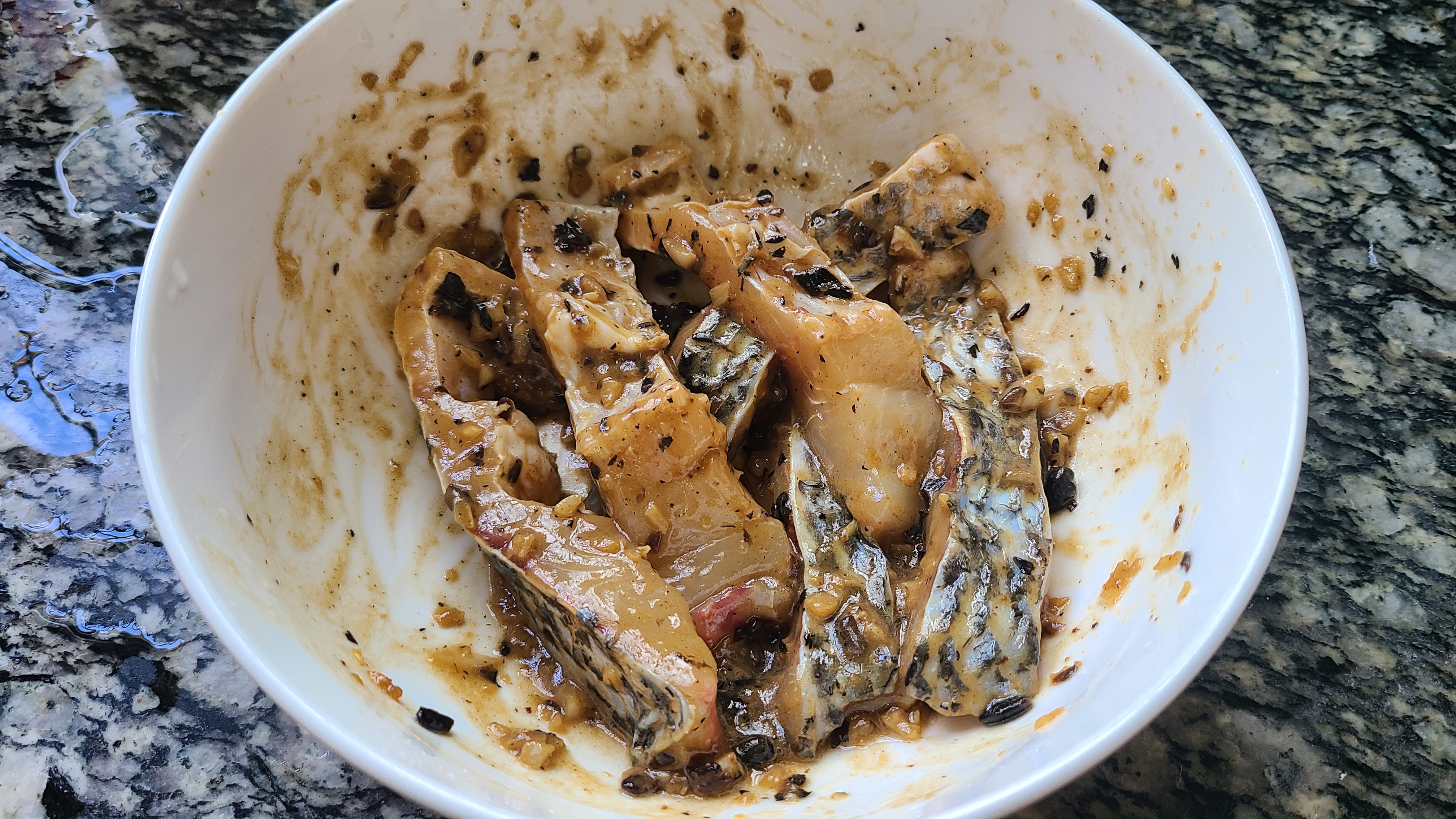 豆腐蒸鱼腩，广东人做出来就是好吃，香味四溢又简单，太下饭