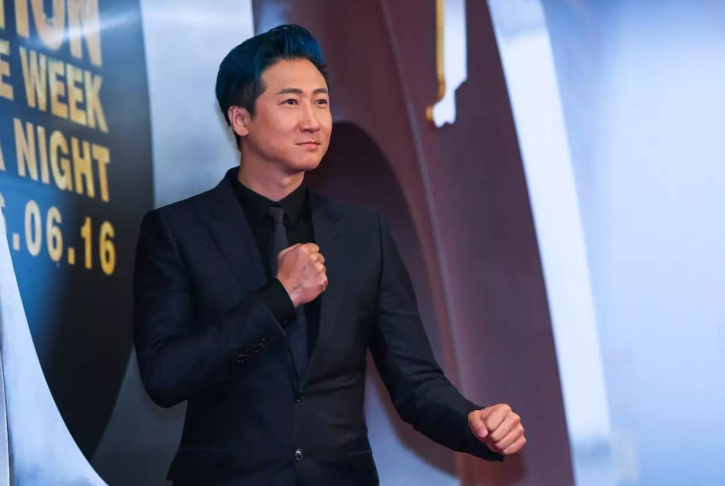 洪金寶長子與妻兒團聚痛哭，3層豪華別墅曝光，裝修簡單擺設雜亂