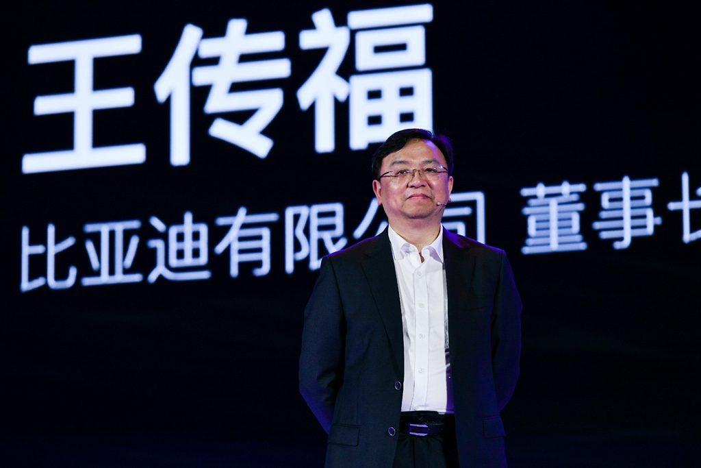 表哥投资他2百万赚回几百亿，嫂子供他读完大学，却不要任何回报